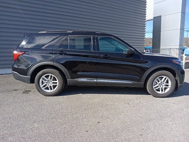 Used 2025 Ford Explorer Active image 2
