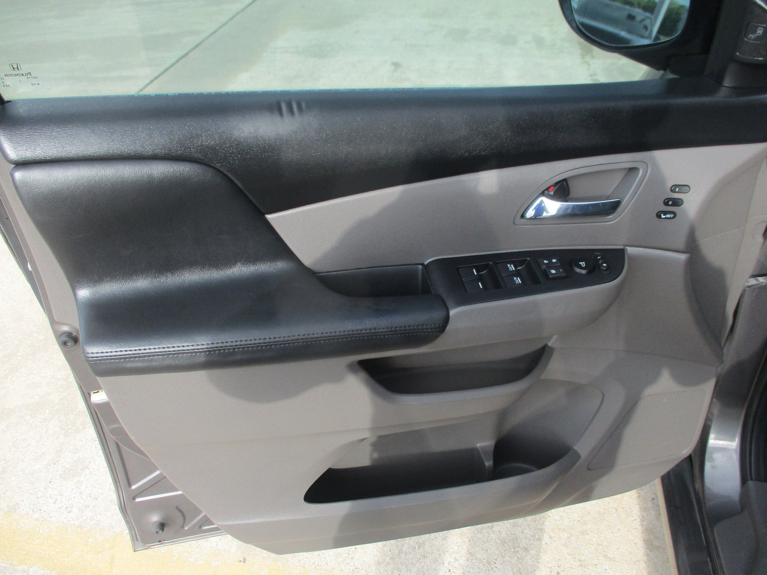 Used 2016 Honda Odyssey Touring Elite image 5