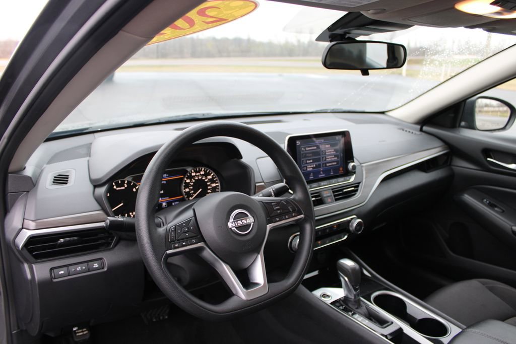 Used 2024 Nissan Altima 2.5 SV image 21