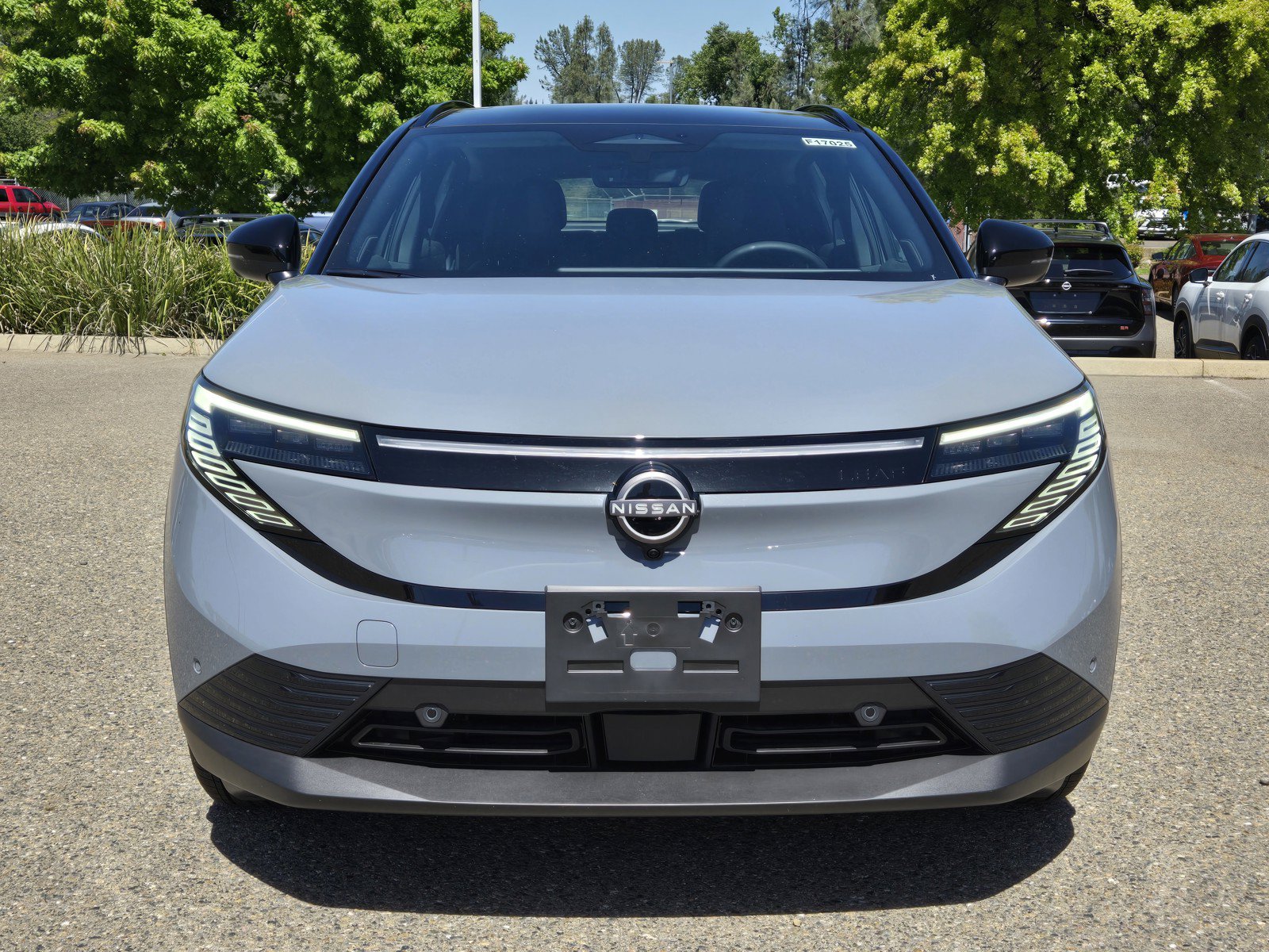 New 2026 Nissan Leaf Platinum+ w/ Cargo Package (Platinum+) FWD image 2