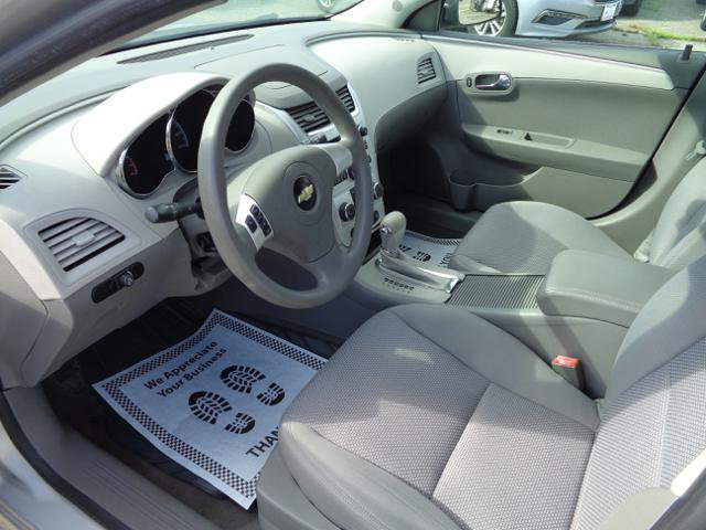 Used 2010 Chevrolet Malibu LS FWD image 17