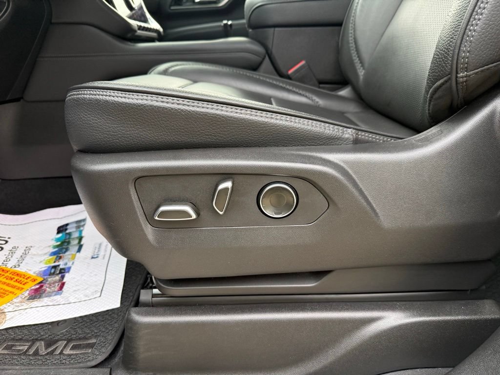 Used 2025 GMC Yukon XL Denali AWD/4WD image 29