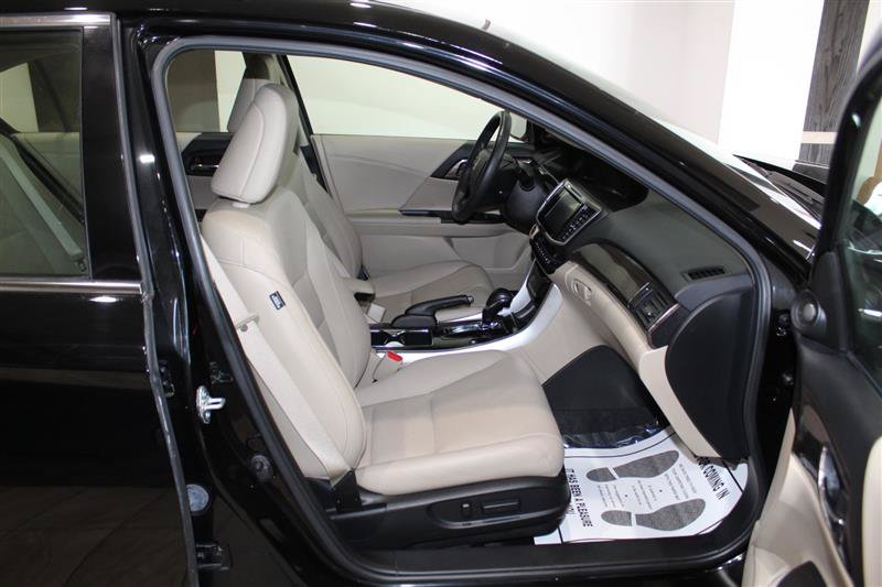Used 2017 Honda Accord Touring image 27