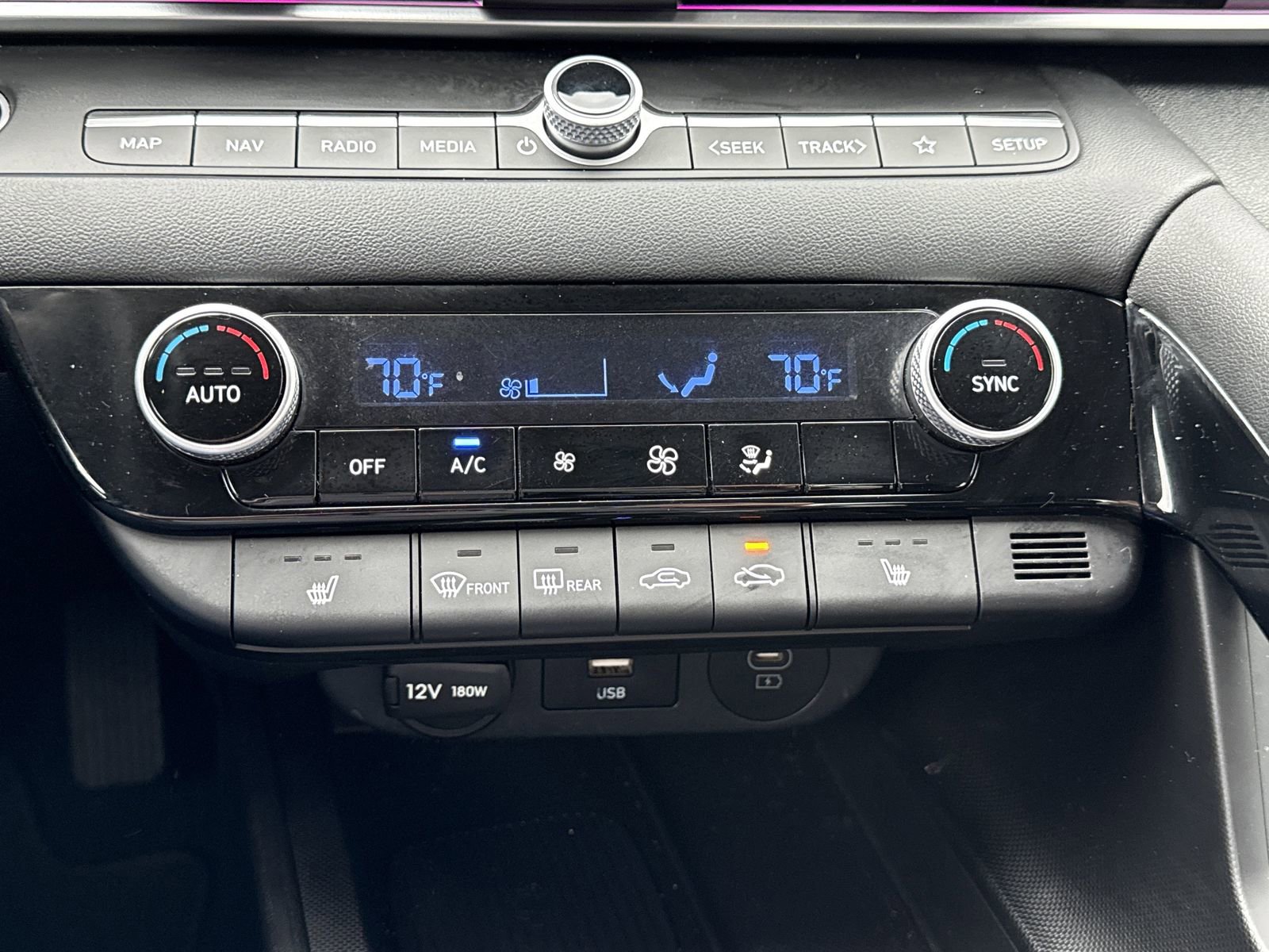 Used 2025 Hyundai Elantra SEL image 25