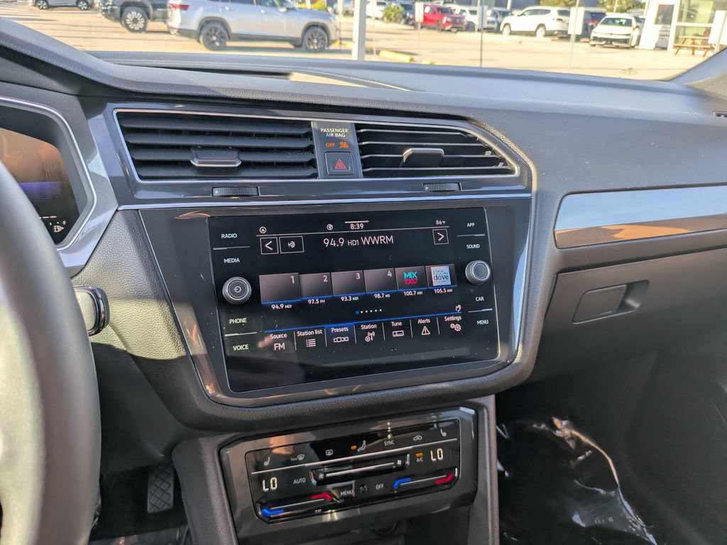 Used 2023 Volkswagen Tiguan SE FWD image 19