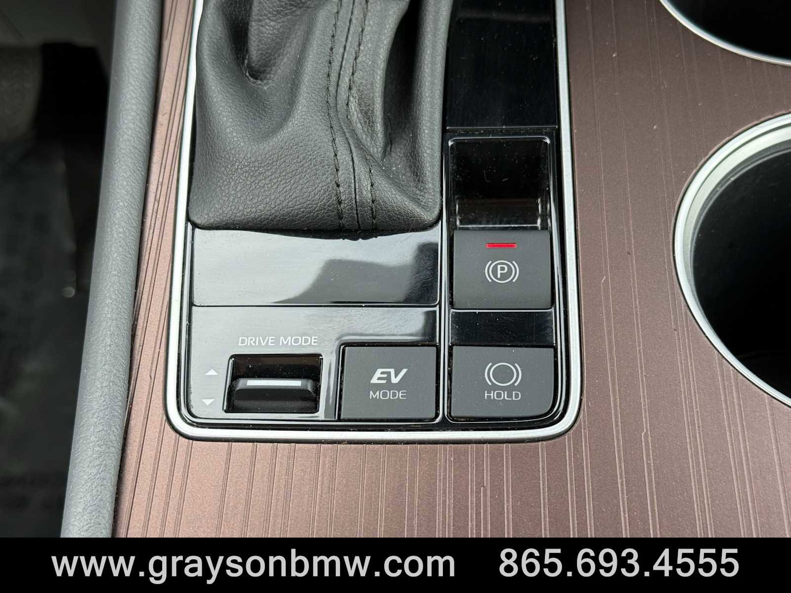 Used 2024 Toyota Sienna LE FWD image 25