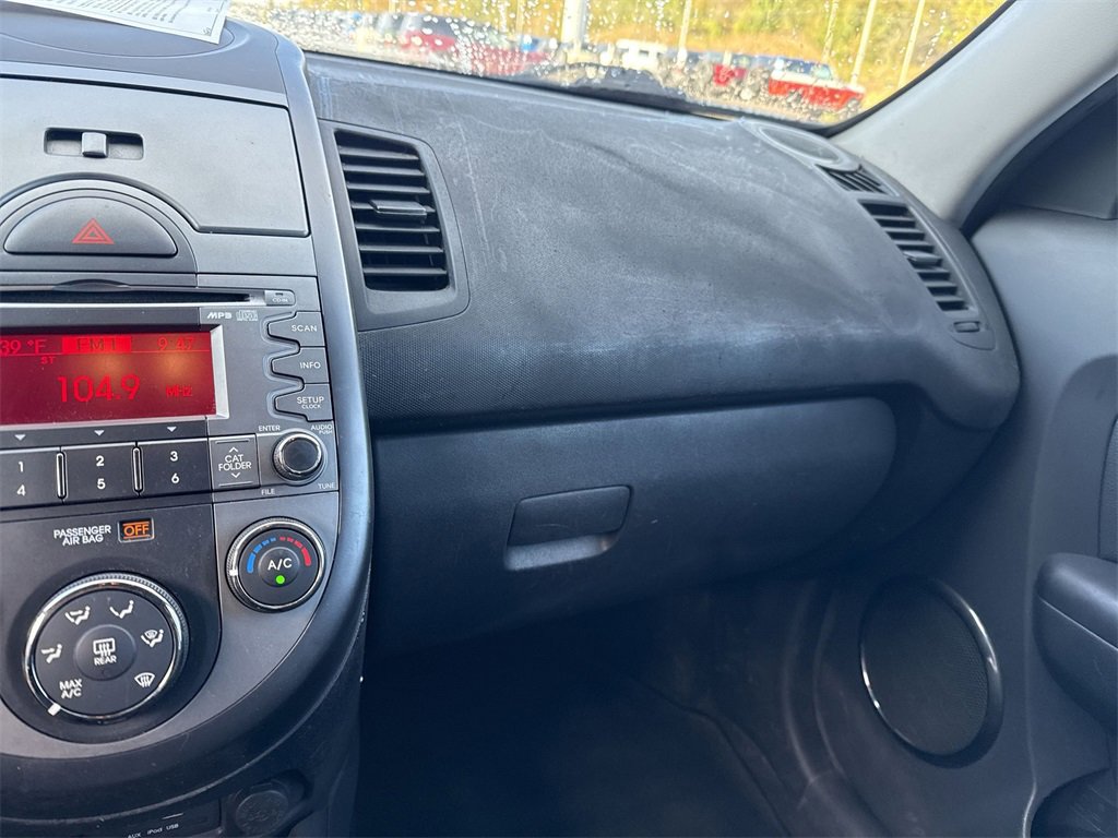 Used 2011 Kia Soul + image 10