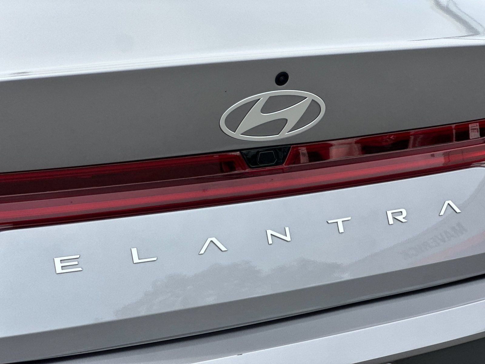 Used 2025 Hyundai Elantra Limited FWD image 25