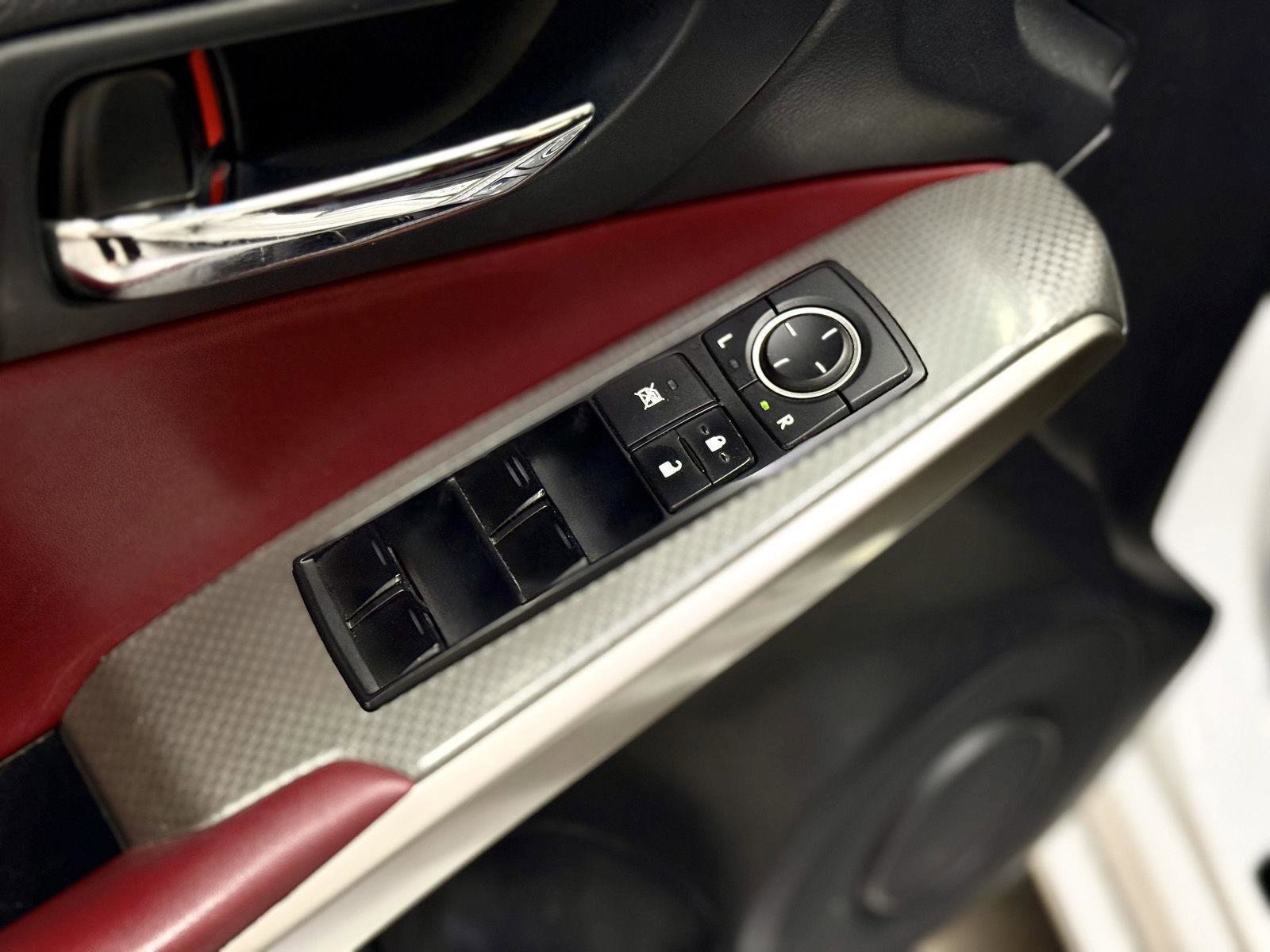 Used 2016 Lexus IS 300 AWD image 12