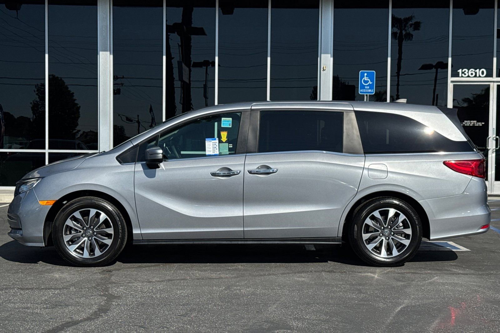 Certified 2024 Honda Odyssey EX-L image 7