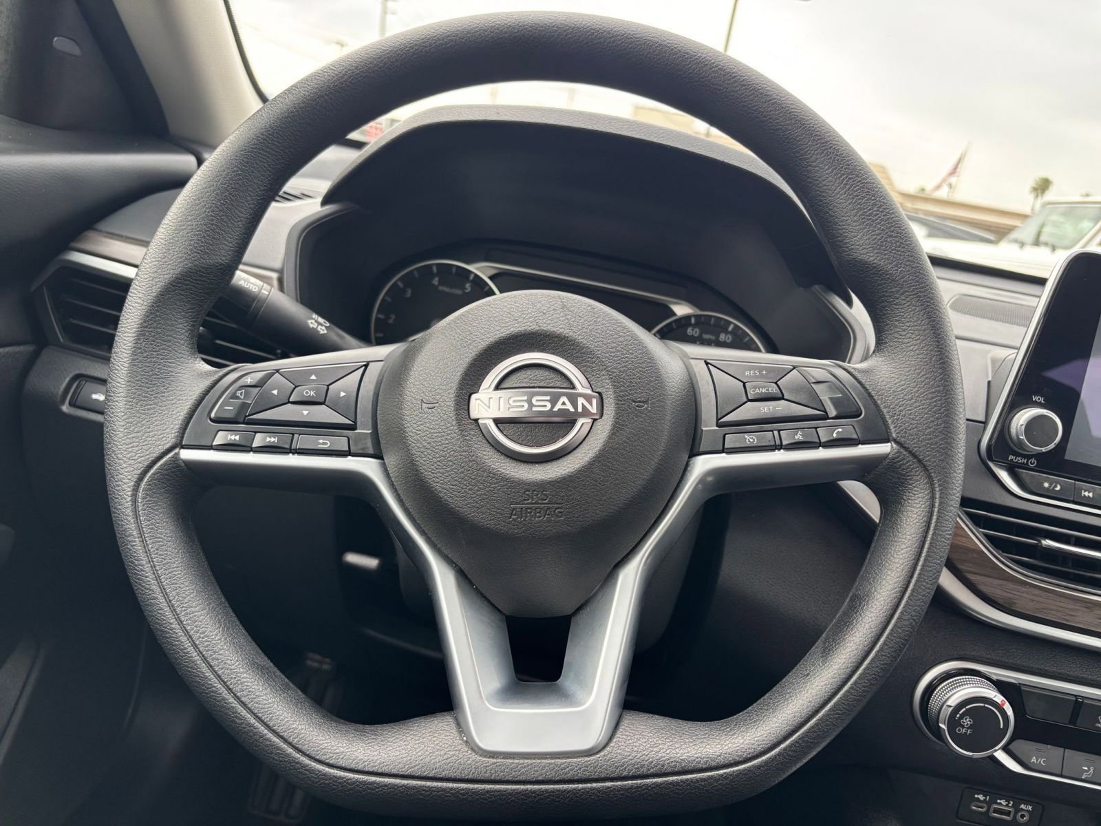 Used 2025 Nissan Altima 2.5 SV FWD image 30