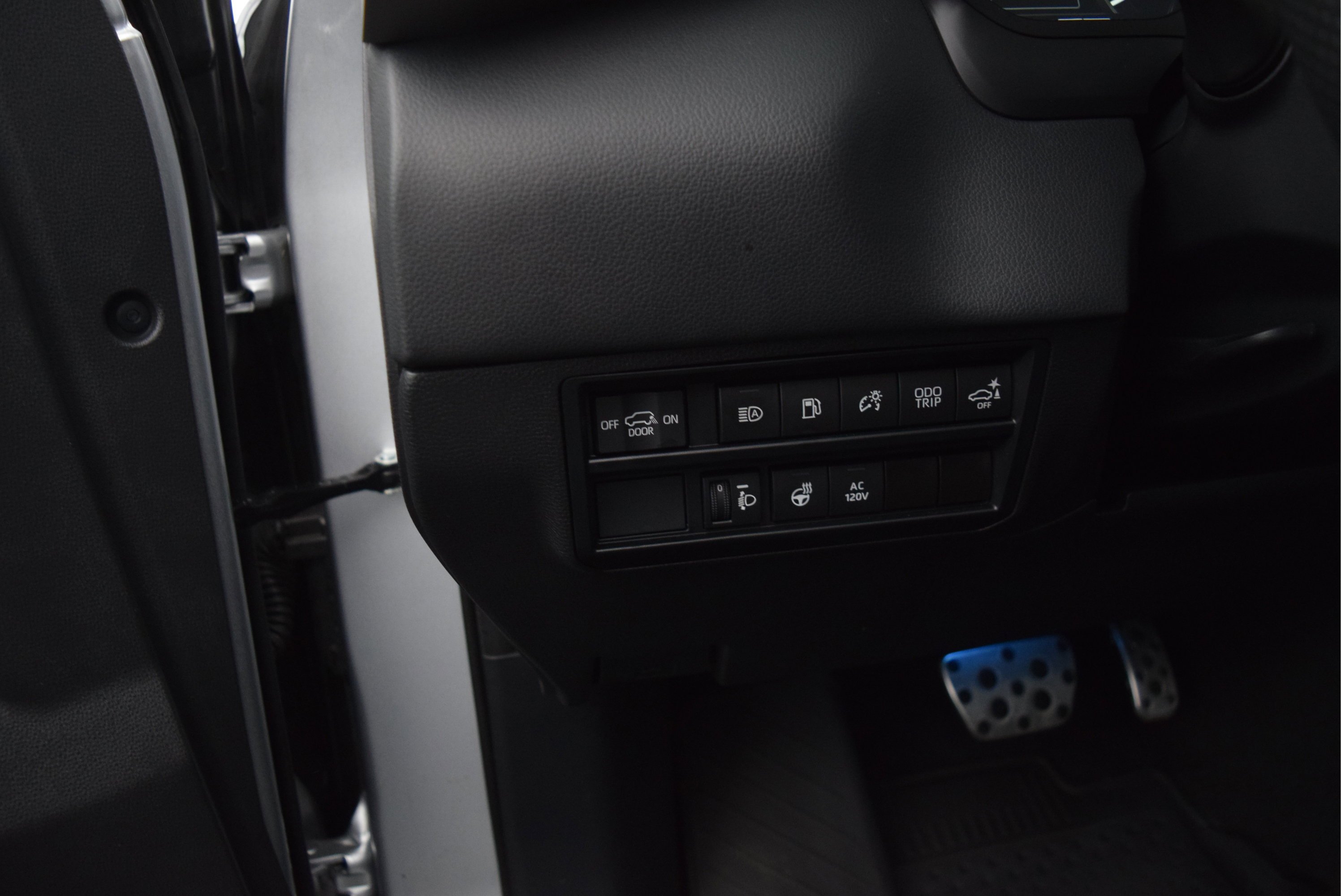 Used 2024 Toyota Sequoia SR5 w/ SR5 Premium Package AWD/4WD image 12