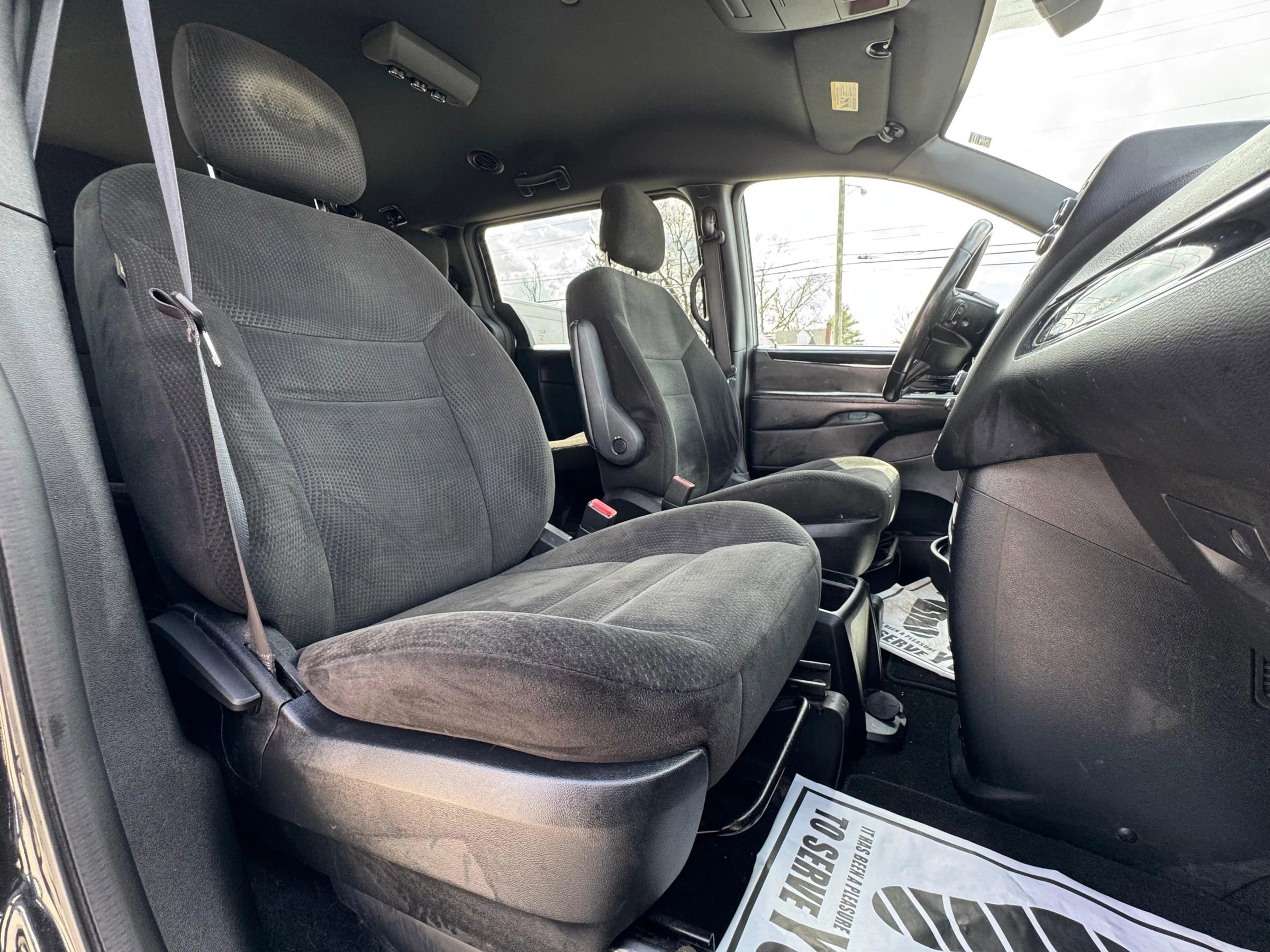 Used 2015 Dodge Grand Caravan SE image 12