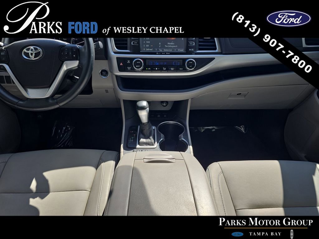 Used 2016 Toyota Highlander XLE AWD/4WD image 13