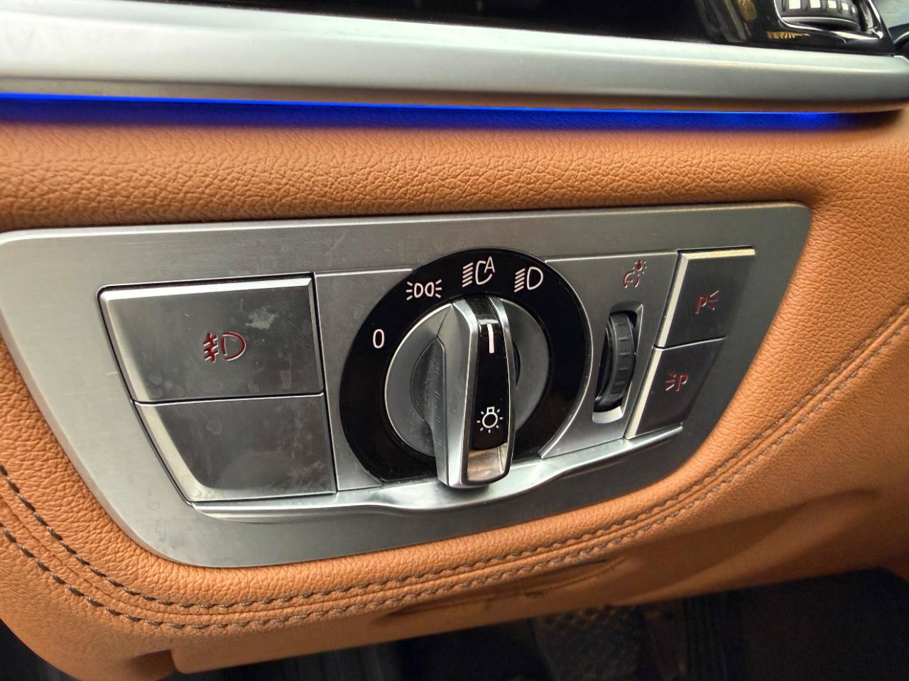 Used 2018 BMW 750i xDrive AWD/4WD image 32