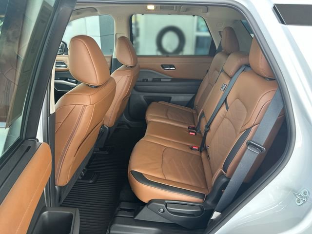 Used 2025 Nissan Pathfinder Platinum w/ Black Appearance Package image 24