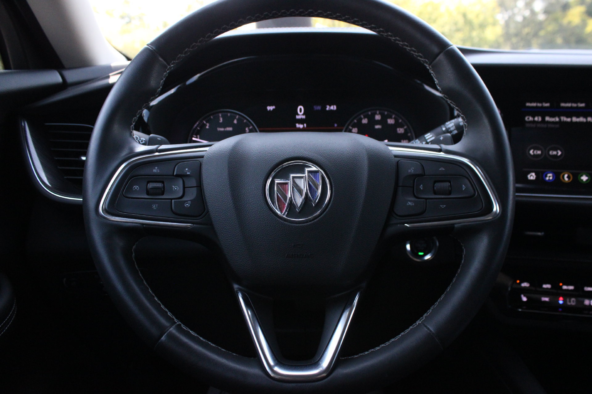 Used 2023 Buick Envision Essence FWD image 31