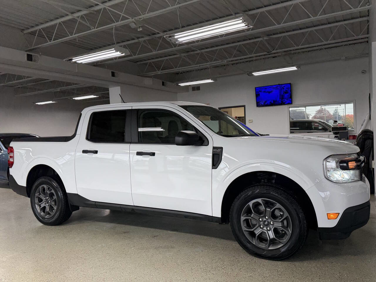 Used 2022 Ford Maverick XLT w/ Equipment Group 300A Standard image 2