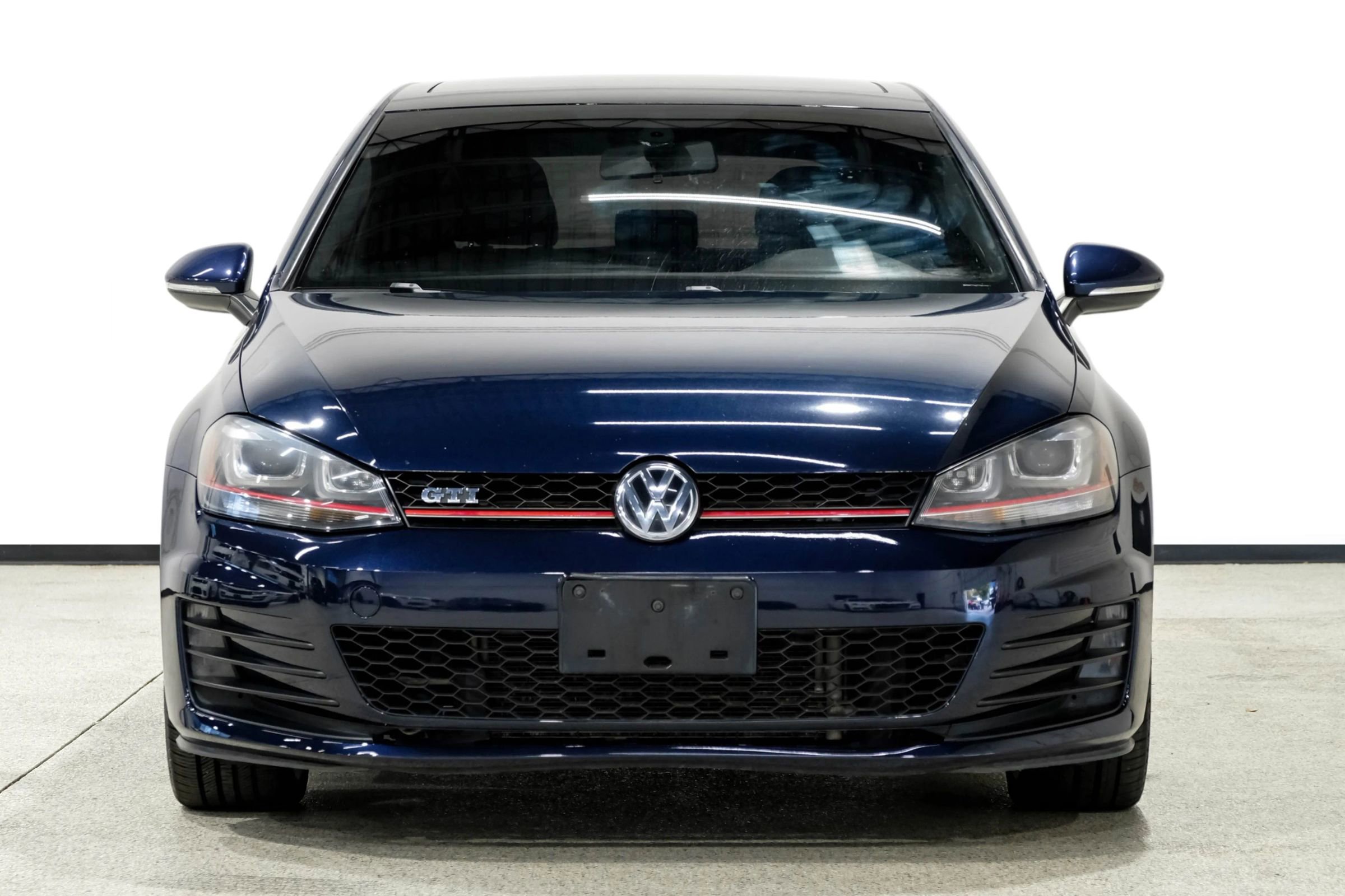 Used 2015 Volkswagen GTI SE FWD image 3