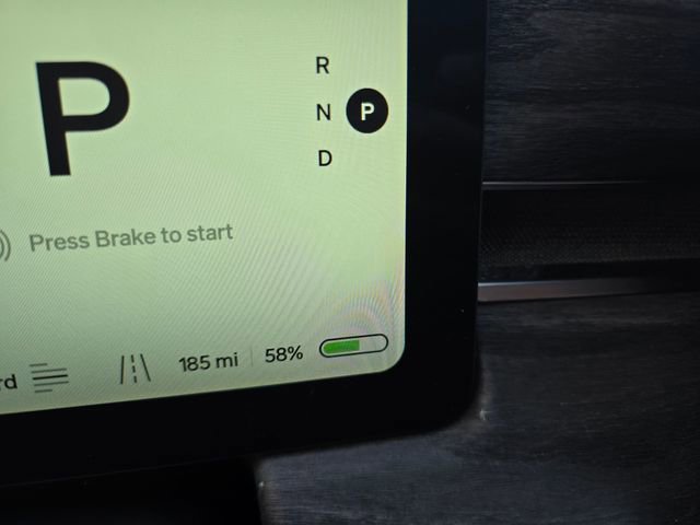 Used 2022 Rivian R1T Adventure image 22