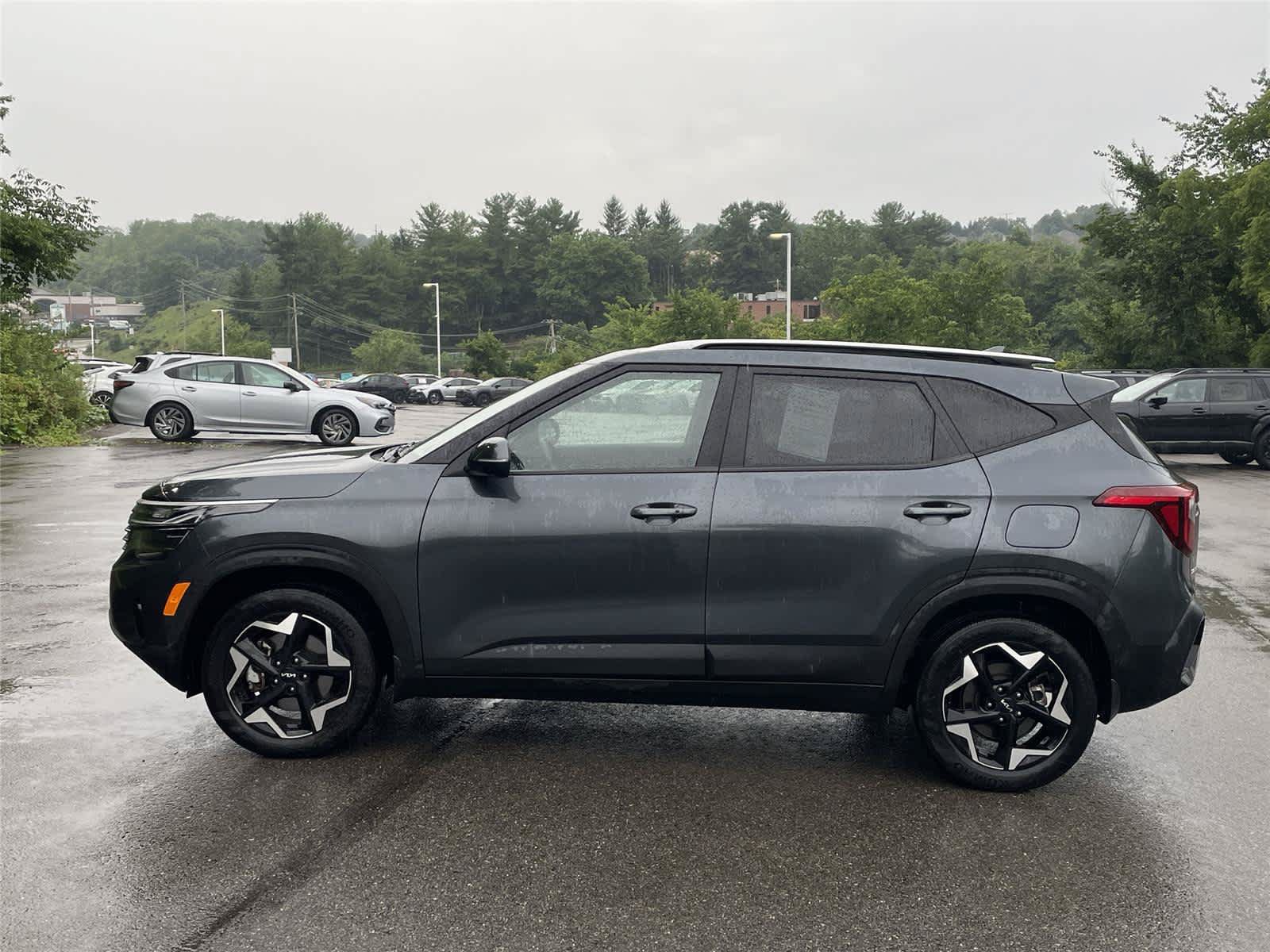 Used 2025 Kia Seltos S AWD/4WD image 2