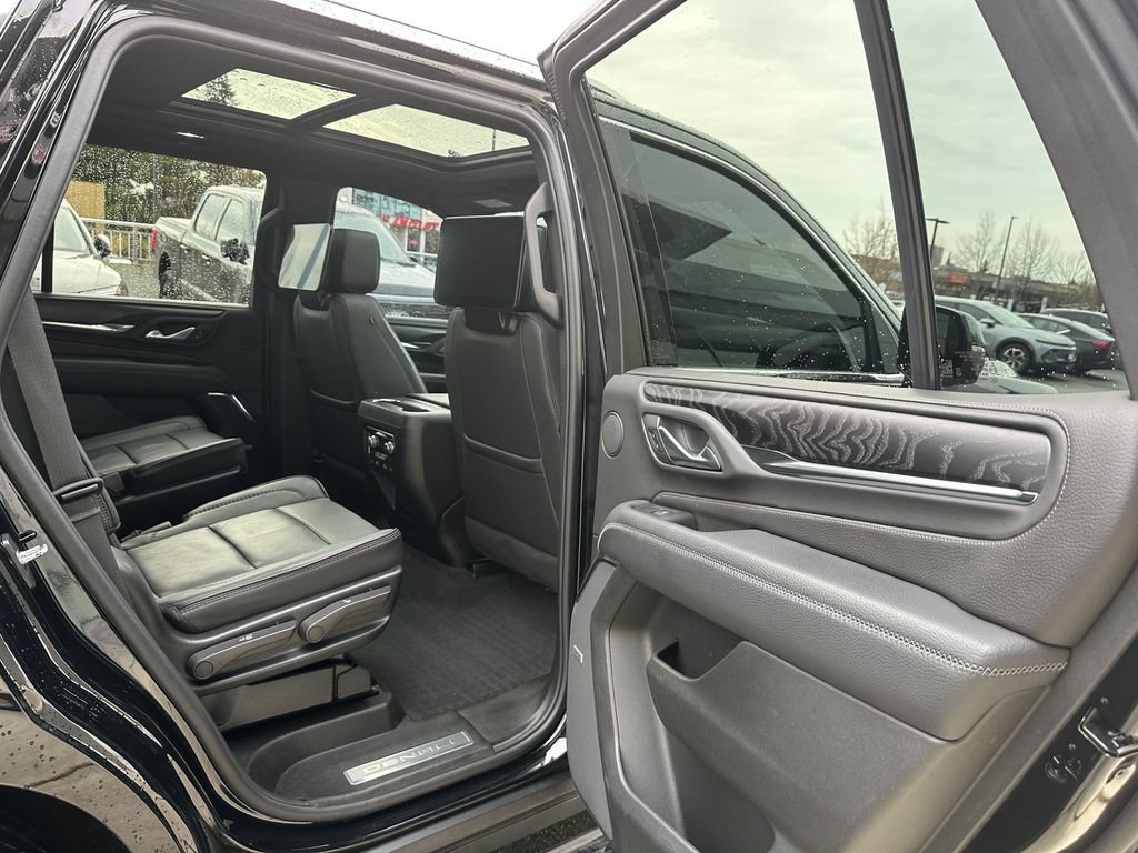 Used 2024 GMC Yukon Denali w/ Denali Reserve Package AWD/4WD image 13