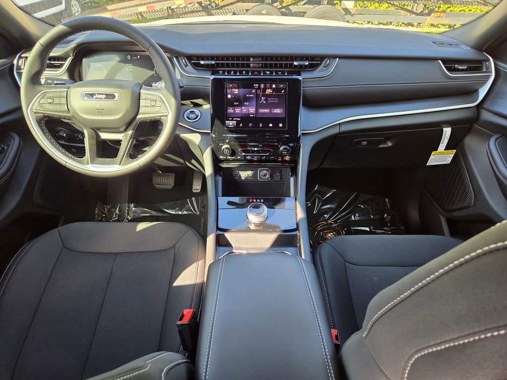 New 2025 Jeep Grand Cherokee Laredo w/ MOPAR Finishing Package RWD image 17