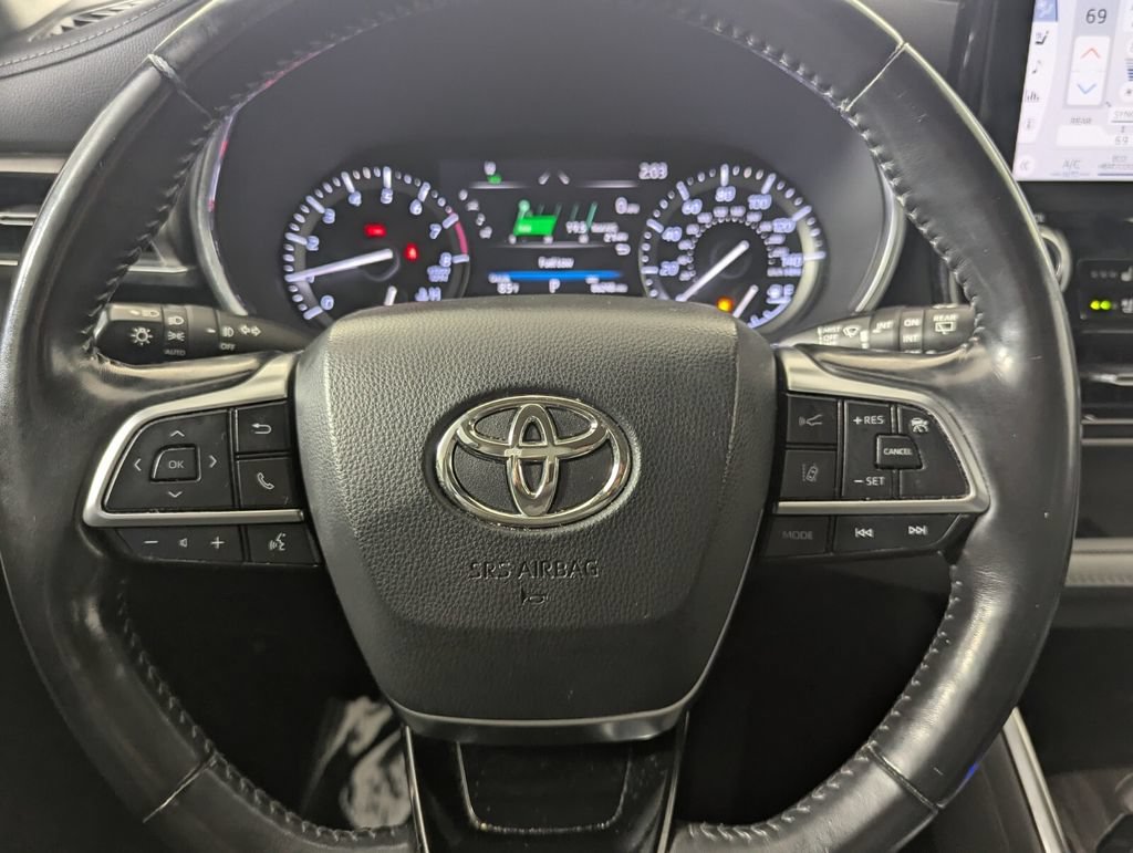 Used 2021 Toyota Highlander Limited FWD image 18