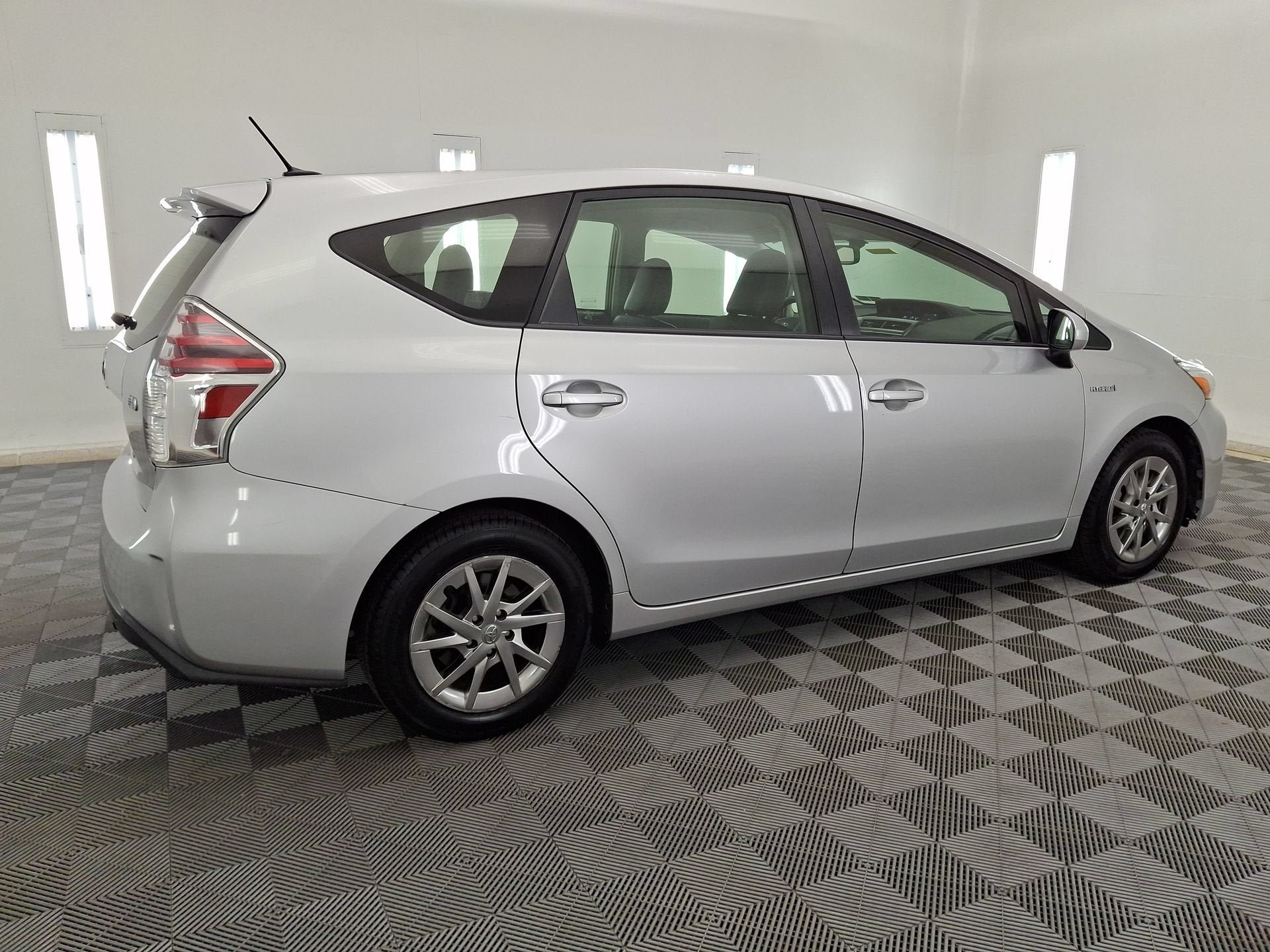 Used 2017 Toyota Prius V Four w/ Carpet Mat Package FWD image 26
