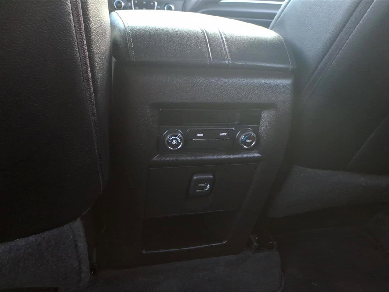 Used 2023 Chevrolet Traverse LT FWD image 9