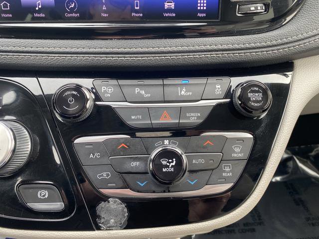 Used 2021 Chrysler Pacifica Touring-L image 31