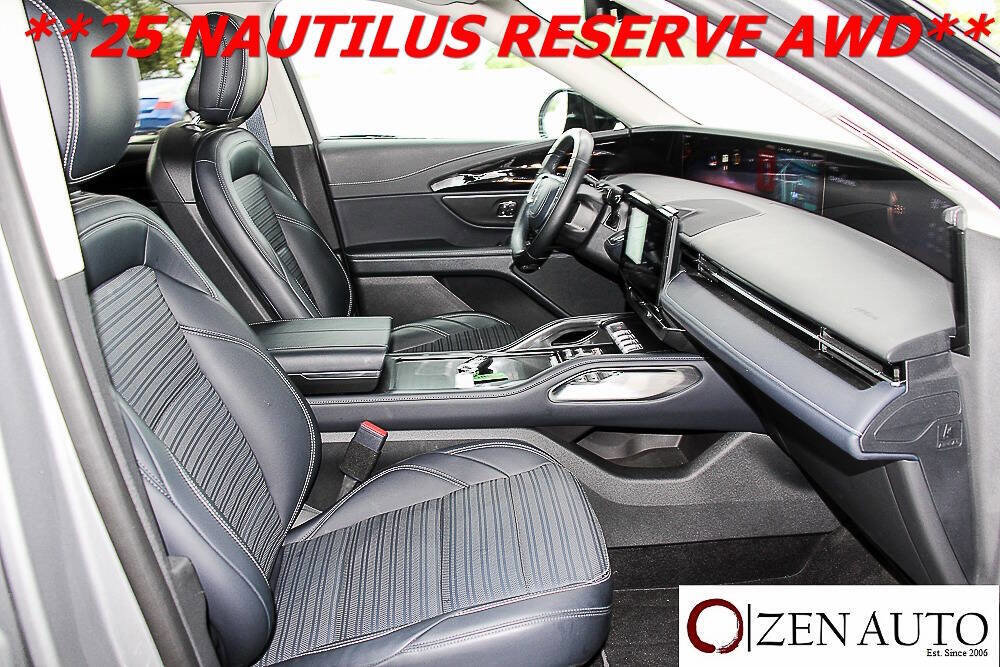 Used 2025 Lincoln Nautilus Reserve image 37