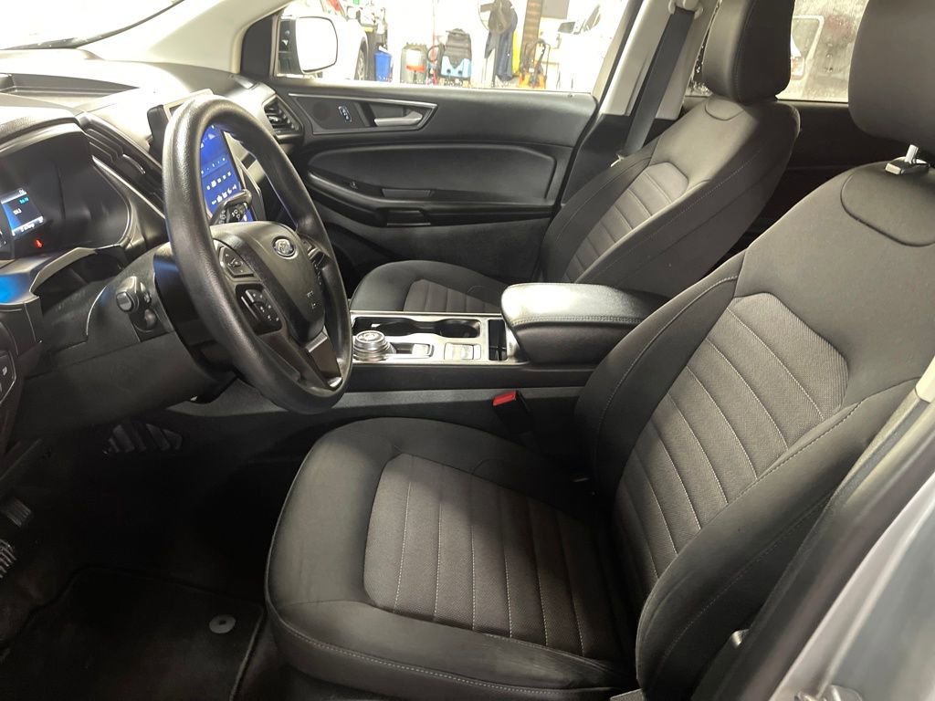 Used 2022 Ford Edge SE w/ Black Appearance Package image 10