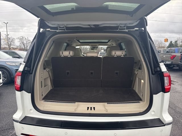 Used 2020 Lincoln Navigator Reserve AWD/4WD image 13