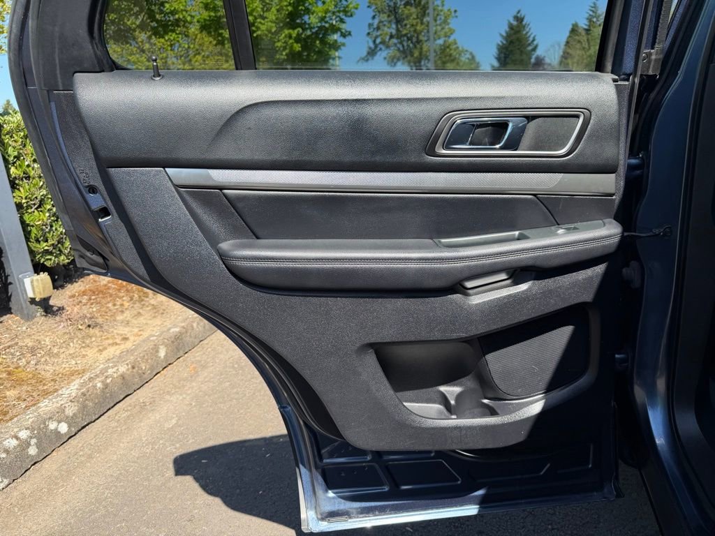 Used 2018 Ford Explorer XLT AWD/4WD image 30