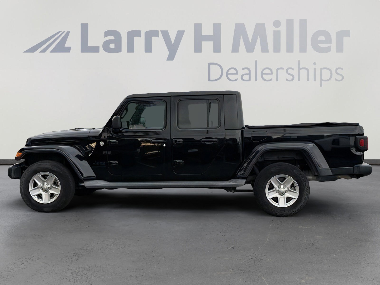 Used 2020 Jeep Gladiator Sport w/ Quick Order Package 24S AWD/4WD image 2