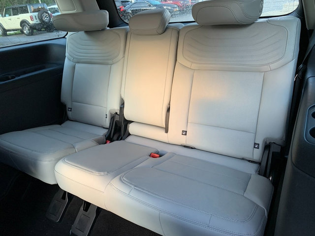 Used 2025 Ford Expedition Platinum w/ Platinum Ultimate Package image 18