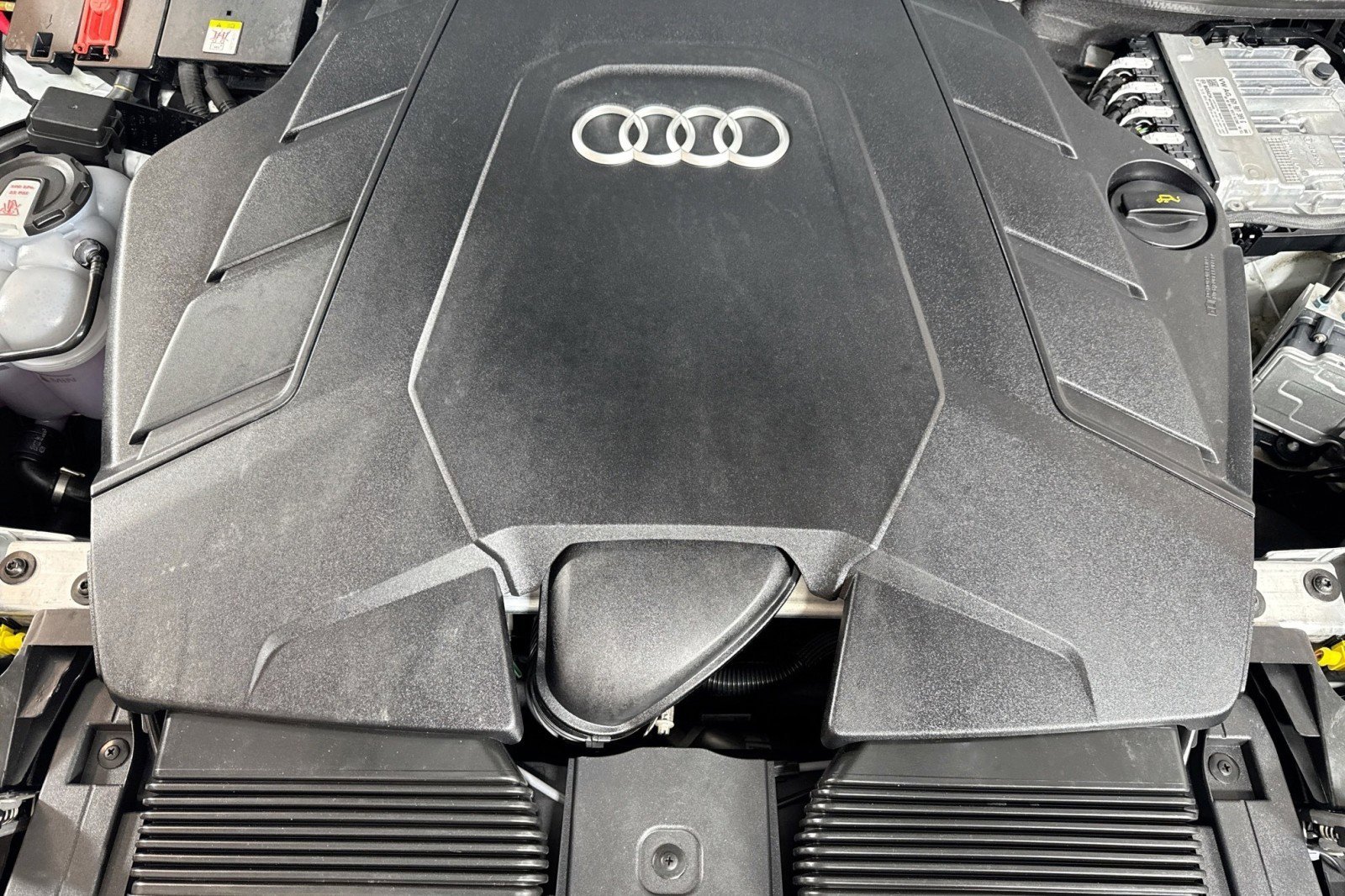 Used 2024 Audi Q8 Premium Plus w/ Premium Plus Package image 28