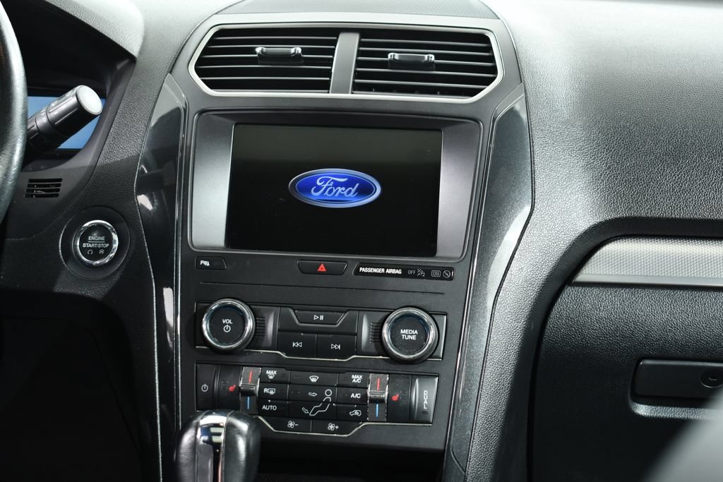 Used 2019 Ford Explorer XLT w/ Equipment Group 202A AWD/4WD image 9