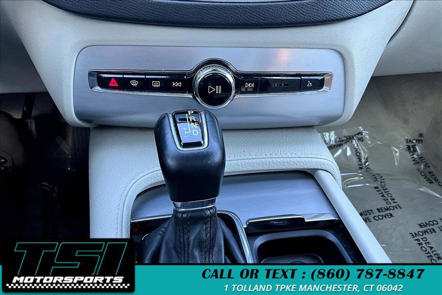 Used 2016 Volvo XC90 T6 Momentum image 32