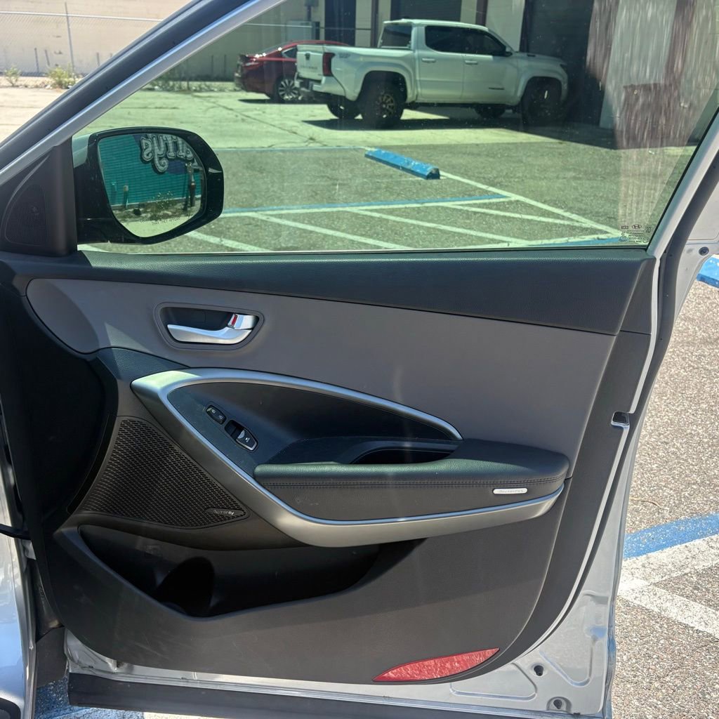 Used 2017 Hyundai Santa Fe SE image 18