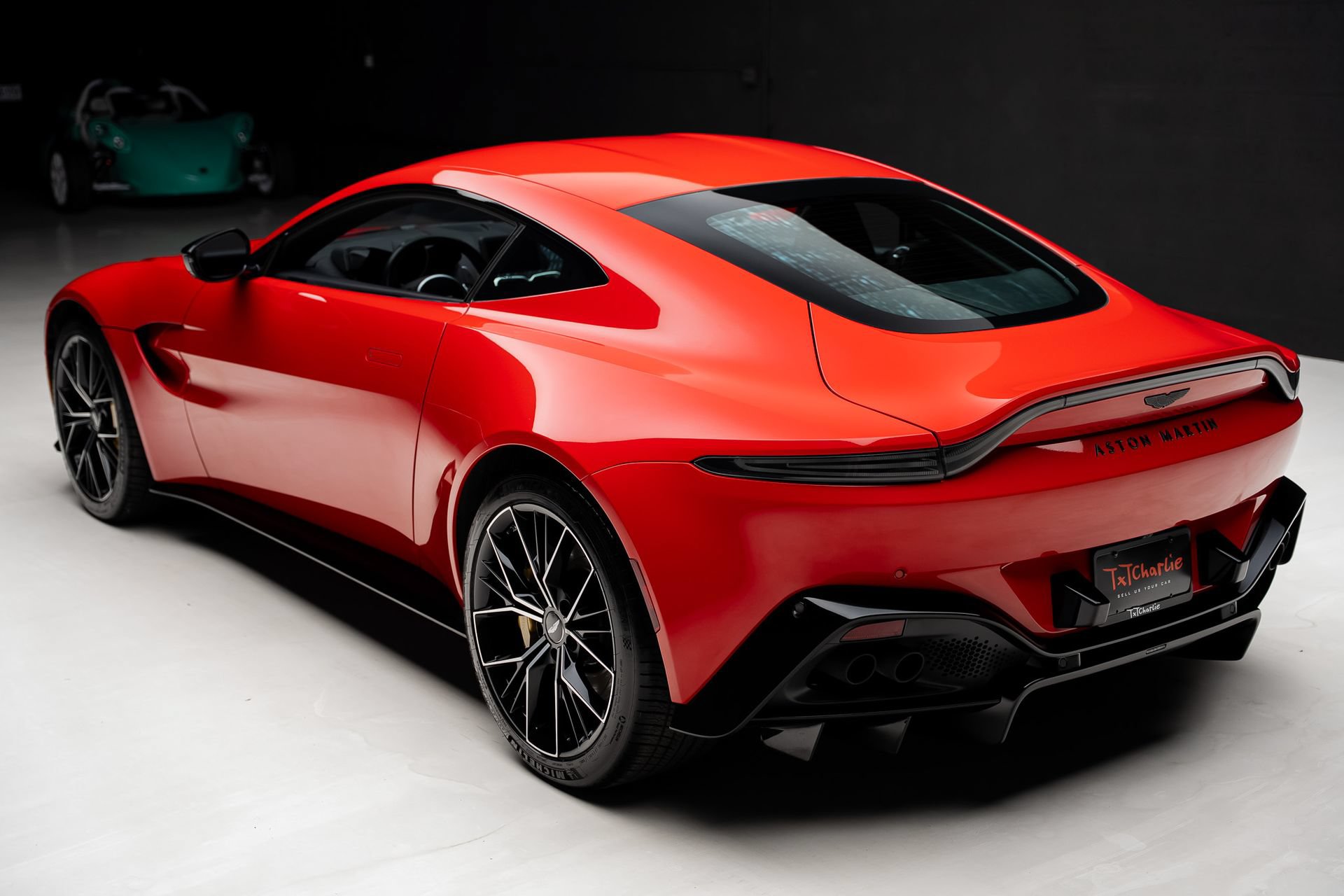 Used 2023 Aston Martin V8 Vantage Coupe RWD image 23