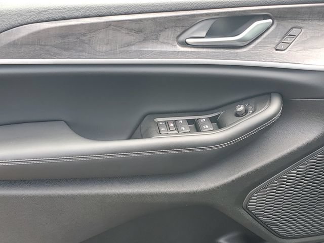 New 2026 Jeep Grand Cherokee L Limited w/ Limited Altitude Package AWD/4WD image 17