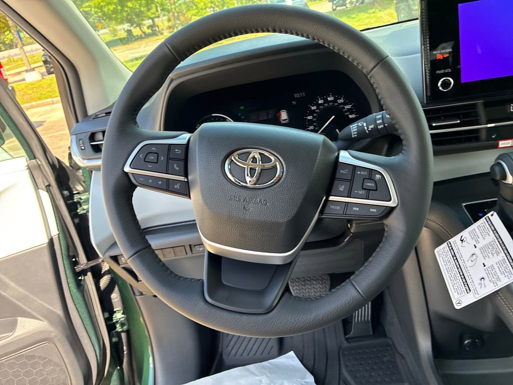 New 2026 Toyota Sienna XLE FWD image 24