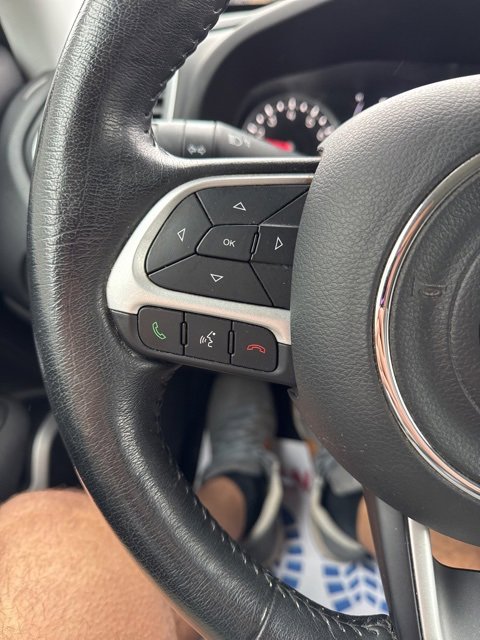 Used 2020 Jeep Renegade Latitude w/ Cold Weather Group image 17