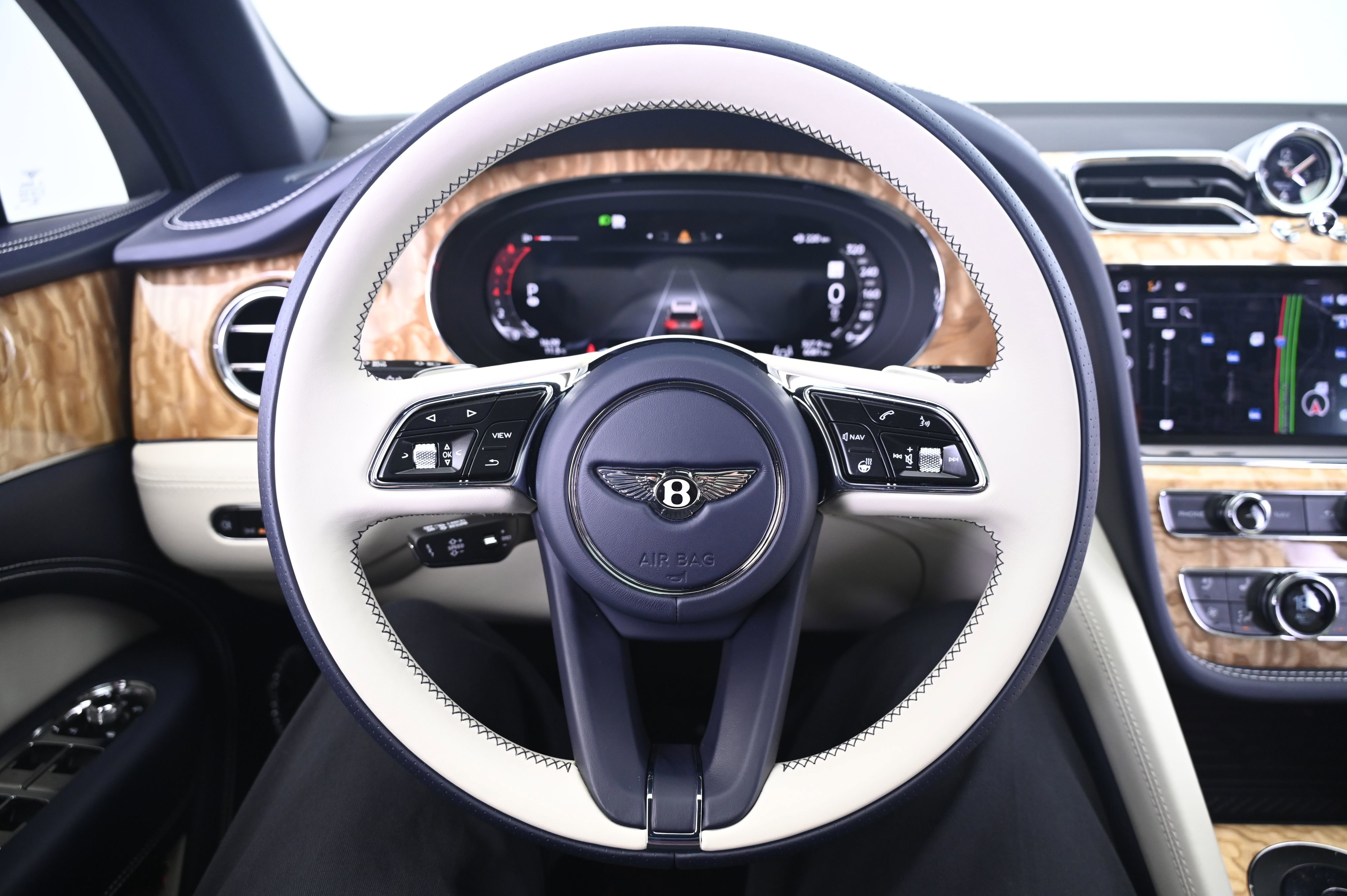 Used 2024 Bentley Bentayga Extended Wheelbase image 38