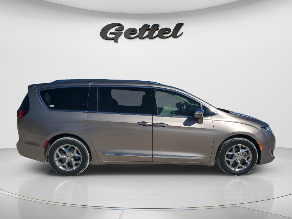 Used 2018 Chrysler Pacifica Limited w/ Advanced Safetytec Group FWD image 4