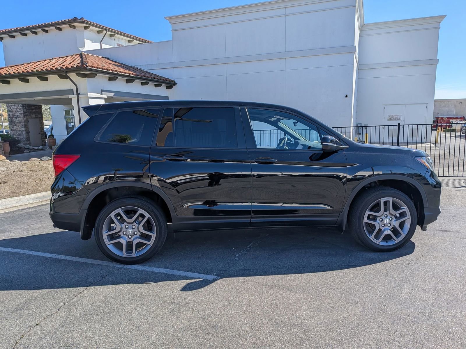 Used 2023 Honda Passport EX-L image 6