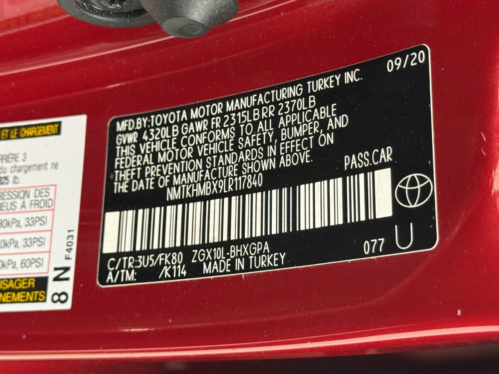 Used 2020 Toyota C-HR XLE image 40