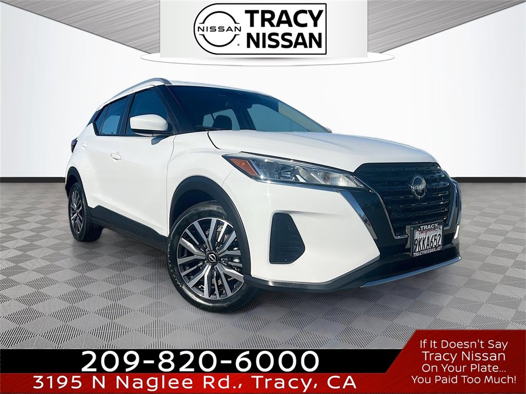 Used 2024 Nissan Kicks SV image 1